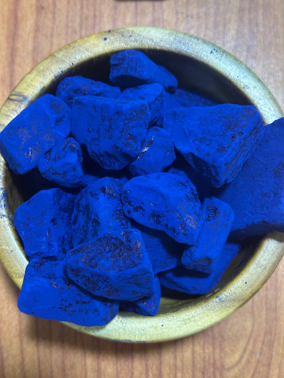 مسحوق النيلة الزرقاء المغربية الأصلي (Nila Zarka) | سر جمال الصحراء
اكتشفي السر العريق لجمال البشرة في المغرب والصحراء الكبرى مع مسحوق النيلة الزرقاء (Nila Zarka). هذا المنتج الطبيعي 100% هو كنز تجميلي تقليدي يُستخرج من أوراق نبات النيلة، وقد استخدمته النساء الصحراويات لقرون للحصول على بشرة نضرة وموحدة اللون